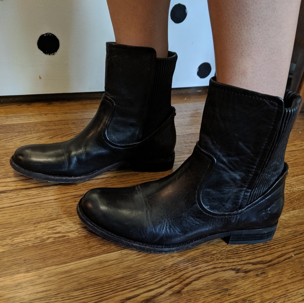 Black leather short FRYE boots 7.5